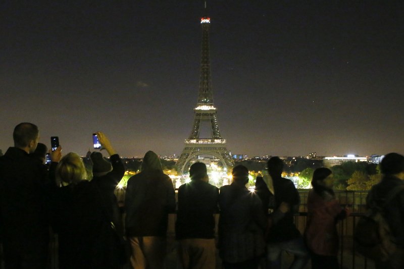 Στα χρώματα της βρετανικής σημαίας ολόκληρος ο πλανήτης -Για τα θύματα του Μάντσεστερ [εικόνες] | iefimerida.gr 2