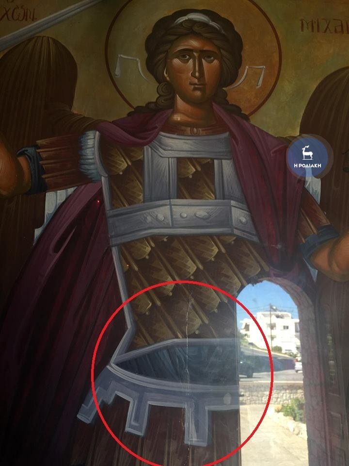 Ρόδος: Υποστηρίζουν ότι δάκρυσε η εικόνα του Αρχάγγελου Μιχαήλ [εικόνες] | iefimerida.gr 2