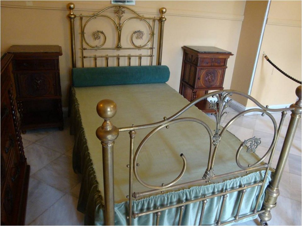 Περίτεχνα έπιπλα από το Αχίλλειον χαρακτηρίστηκαν μνημεία από το Υπουργείο Πολιτισμού [εικόνες] | iefimerida.gr 0