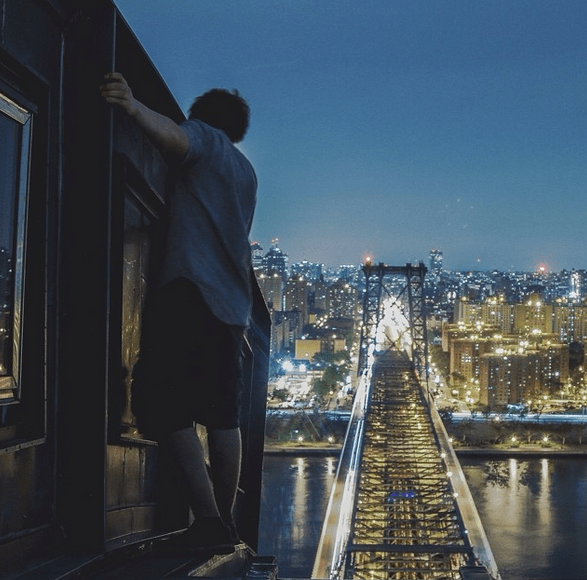 Οι πιο τρομακτικές φωτογραφίες του Instagram: Σκαρφαλώνοντας στην κορυφή της πόλης [εικόνες] | iefimerida.gr 7