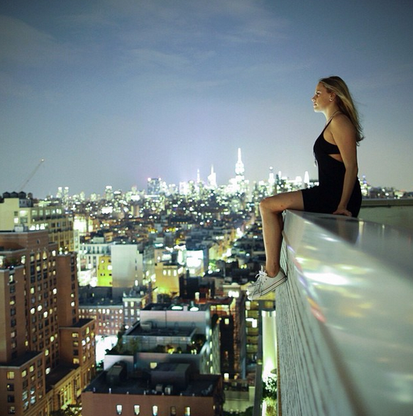 Οι πιο τρομακτικές φωτογραφίες του Instagram: Σκαρφαλώνοντας στην κορυφή της πόλης [εικόνες] | iefimerida.gr 8