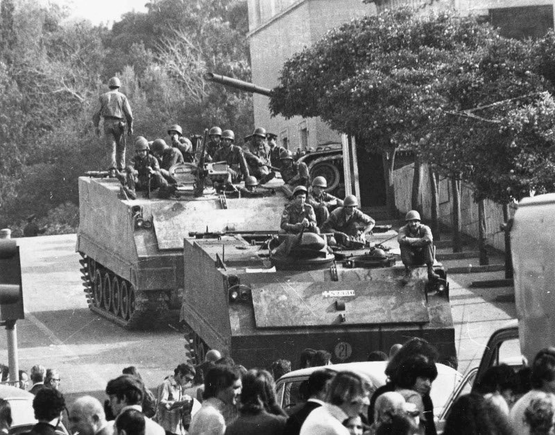 Καρέ καρέ η εξέγερση του Πολυτεχνείου -Τι διηγείται ο μοναδικός φωτορεπόρτερ που την κατέγραψε [εικόνες] | iefimerida.gr 4