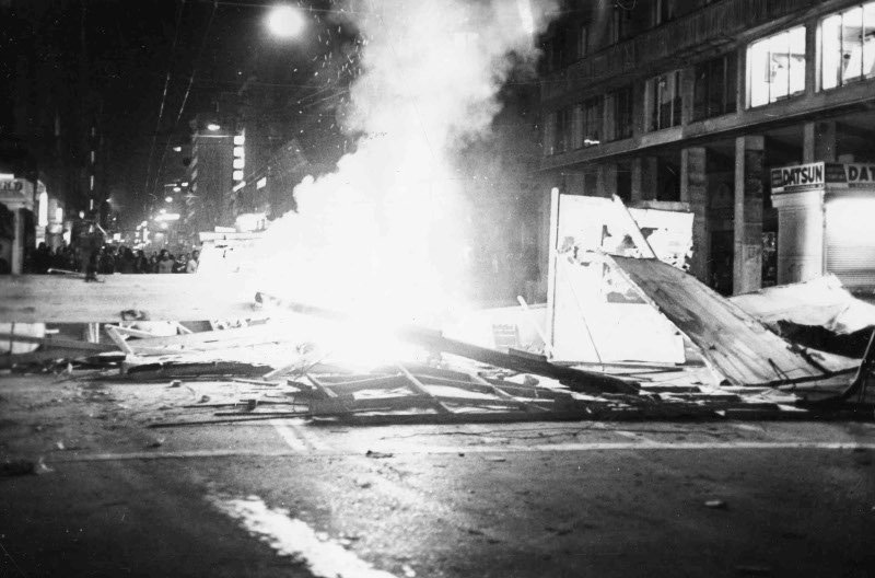 Καρέ καρέ η εξέγερση του Πολυτεχνείου -Τι διηγείται ο μοναδικός φωτορεπόρτερ που την κατέγραψε [εικόνες] | iefimerida.gr 6