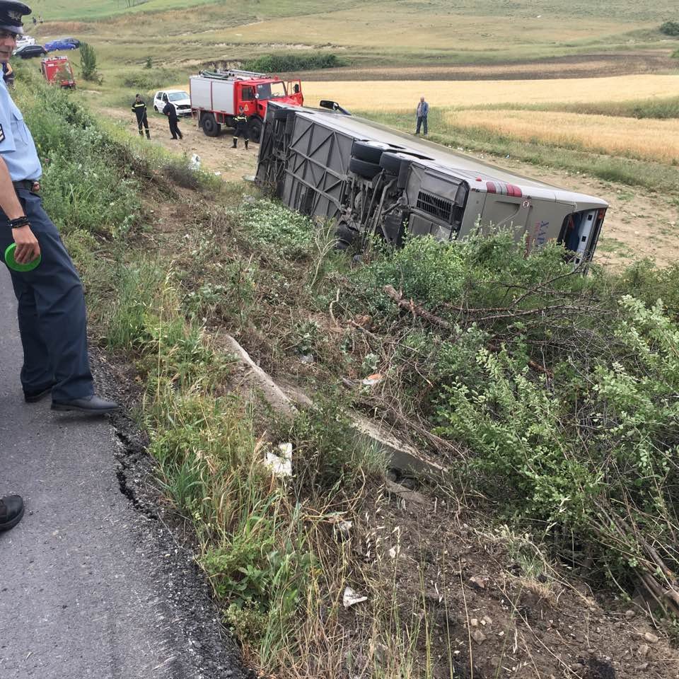 Σέρρες: Ανετράπη λεωφορείο με μαθητές δημοτικού -Τραυματίες γονείς&παιδιά [εικόνες] | iefimerida.gr 0