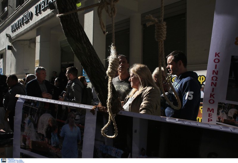 Συνδικαλιστές της ΠΟΕΔΗΝ έκαναν έφοδο στο υπουργείο Υγείας [βίντεο] | iefimerida.gr 2