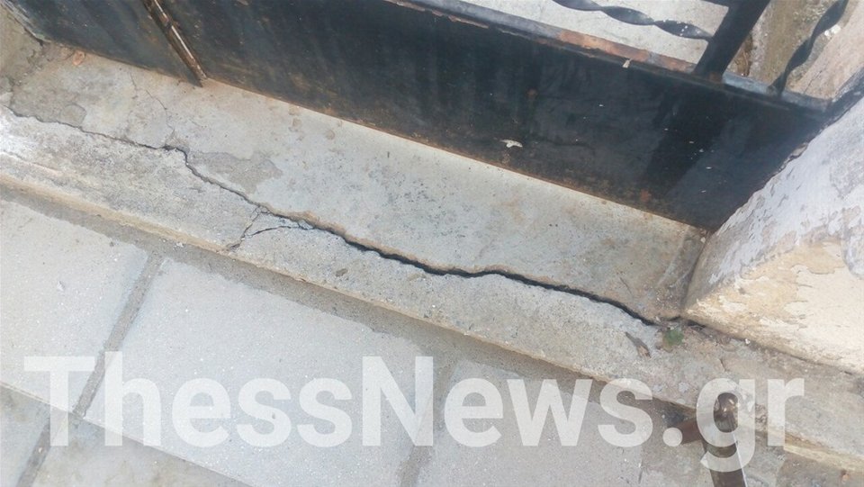 Θεσσαλονίκη: Αυτή είναι η πολυκατοικία που έπαθε καθίζηση εξαιτίας των έργων του Μετρό [εικόνες & βίντεο] | iefimerida.gr 0