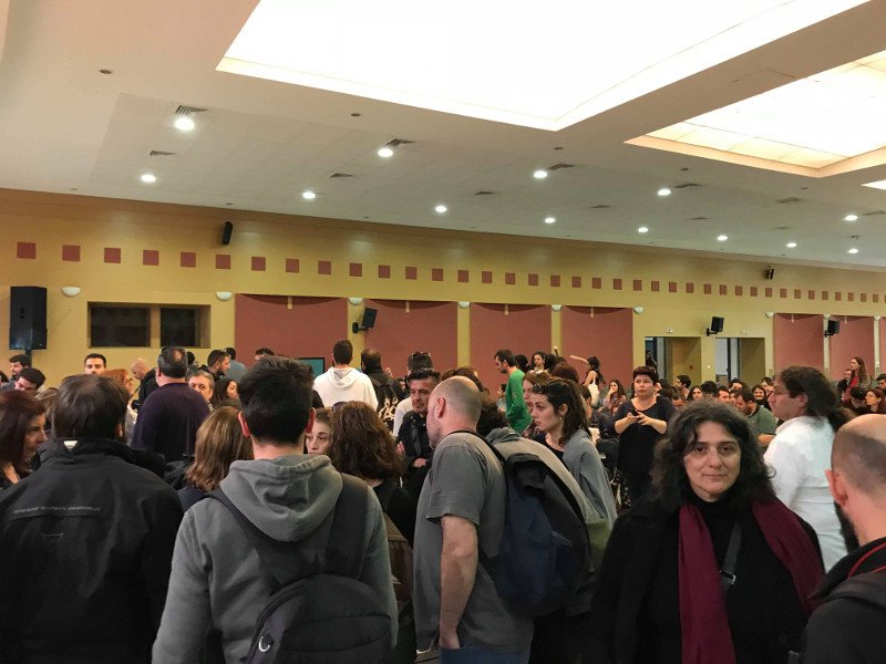 Εισβολή φοιτητών στο υπουργείο Παιδείας - Κατέλαβαν το αμφιθέατρο, κάνουν συνέλευση [βίντεο] | iefimerida.gr 1