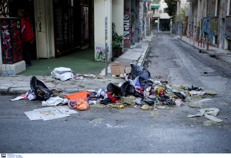 Η εικόνα της γειτονιάς μετά τα χθεσινά εκτεταμένα επεισόδια- φωτογραφία intimenews