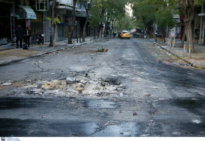 Αφησαν την Αθήνα στο έλεος κουκουλοφόρων -Εικόνες-σοκ στα Εξάρχεια | iefimerida.gr 17