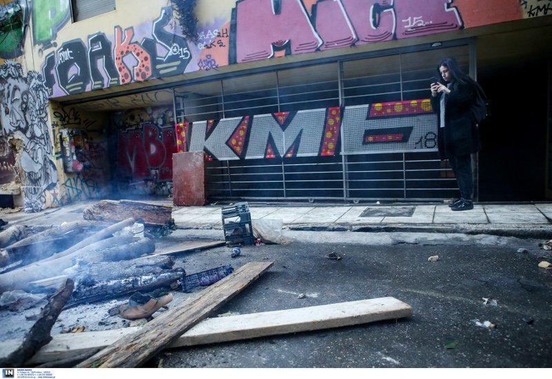 Οτι μπορούσαν να κάψουν...το έκαψαν οι κουκουλοφόροι- φωτογραφία intimenews