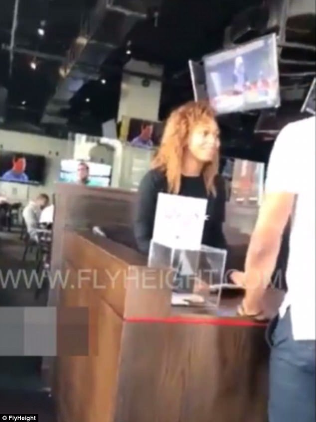 Εκδίκηση χωρίς προηγούμενο: Εμαθε πως τον απατά η κοπέλα του και της έκανε πρόταση γάμου... μαζί με τον εραστή της [βίντεο] | iefimerida.gr 0