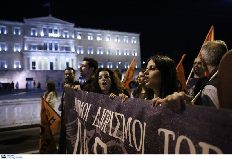 Πορεία προς τη Βουλή πραγματοποίησαν οι εκπαιδευτικοί [εικόνες] | iefimerida.gr 3