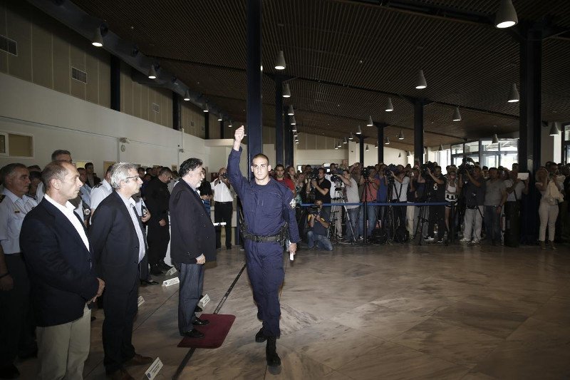 Σαν σε σκηνές από ταινία του Χόλιγουντ -Στην επίδειξη των ΕΚΑΜ με τη λεωφορειοπειρατεία [εικόνες] | iefimerida.gr 20