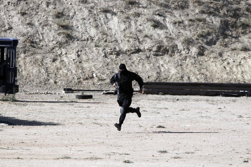 Σαν σε σκηνές από ταινία του Χόλιγουντ -Στην επίδειξη των ΕΚΑΜ με τη λεωφορειοπειρατεία [εικόνες] | iefimerida.gr 2