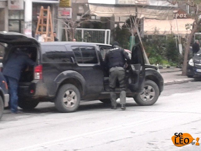 Μπήκε σε ανθοπωλείο και πυροβόλησε στο πρόσωπο τη σύζυγό του -Αυτοπυροβολήθηκε ο δράστης [εικόνες] | iefimerida.gr 3