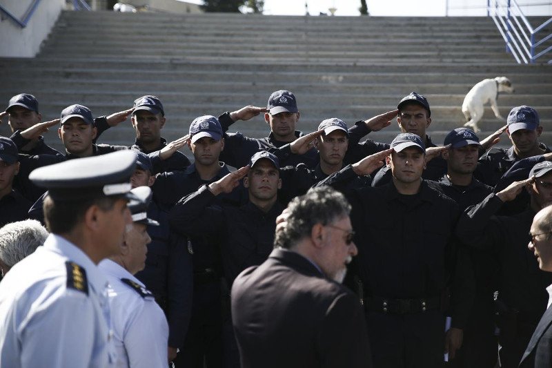 Σαν σε σκηνές από ταινία του Χόλιγουντ -Στην επίδειξη των ΕΚΑΜ με τη λεωφορειοπειρατεία [εικόνες] | iefimerida.gr 10