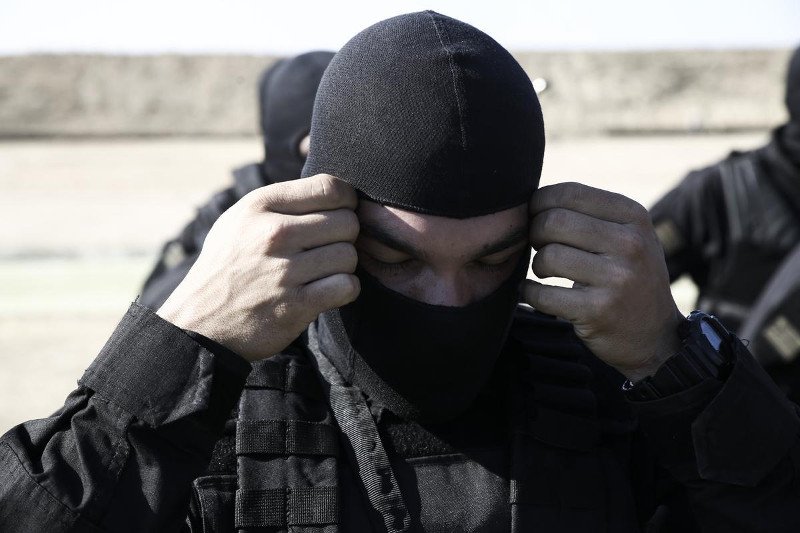 Σαν σε σκηνές από ταινία του Χόλιγουντ -Στην επίδειξη των ΕΚΑΜ με τη λεωφορειοπειρατεία [εικόνες] | iefimerida.gr 13