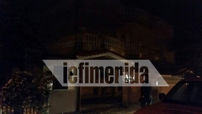 Μενίδι: «Πόλεμος» κατοίκων-Ρομά -Πυροβολούσαν στον αέρα μέσα από τον καταυλισμό, διαδηλωτές τούς έκαψαν δυο σπίτια [εικόνες & βίντεο] | iefimerida.gr 1