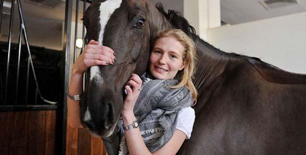 Εξαλλη η Αθηνά Ωνάση με τον Ριμπολόβλεφ: Μετέτρεψε τον Σκορπιό σε ντισκοτέκ! [εικόνες] | iefimerida.gr 2