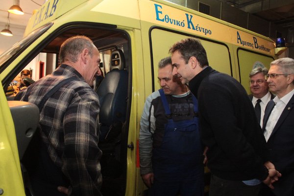 Στο Εθνικό Κέντρο Αμεσης Βοήθειας ο Μητσοτάκης: Με την πλάτη στον τοίχο η κυβέρνηση [εικόνες] | iefimerida.gr 4