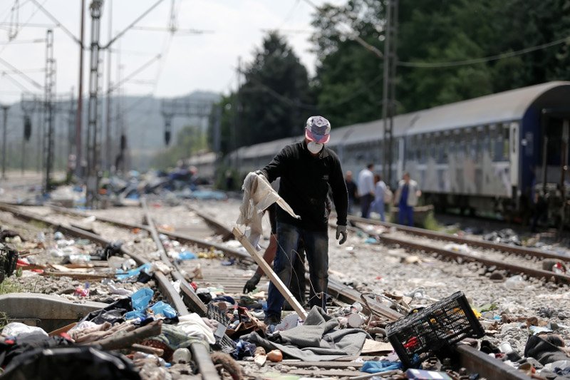 Ειδομένη: Βομβαρδισμένο τοπίο η περιοχή μετά την εκκένωση του καταυλισμού | iefimerida.gr 0