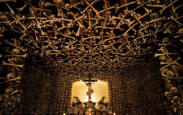 Το εκκλησάκι της ανατριχίλας -Φτιαγμένο από οστά χιλιάδων ανθρώπων [εικόνες] | iefimerida.gr 0