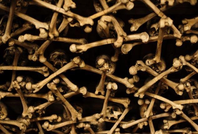 Το εκκλησάκι της ανατριχίλας -Φτιαγμένο από οστά χιλιάδων ανθρώπων [εικόνες] | iefimerida.gr 2