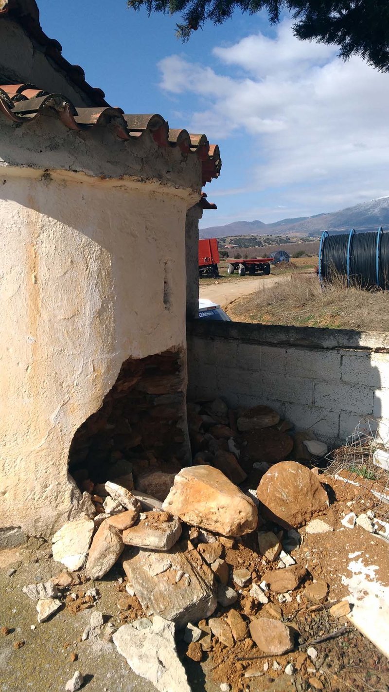 Η τρομακτική καταστροφή που προκάλεσαν στο ναό οι ιερόσυλοι / Φωτογραφία: onlarissa