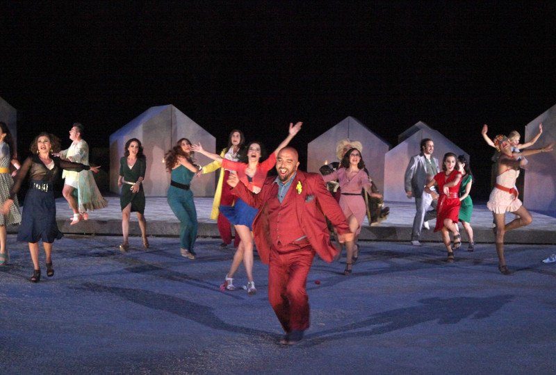 Κατάμεστο το αρχαίο θέατρο της Επιδαύρου -18.000 θεατές είδαν τις «Εκκλησιάζουσες» [εικόνες] | iefimerida.gr 14