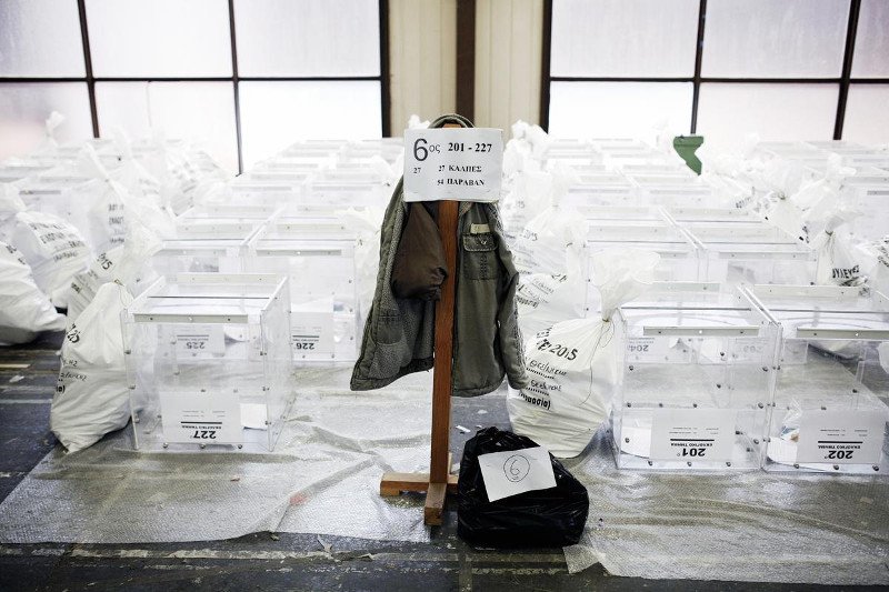 Κάλπες, παραβάν και ψηφοδέλτια: Σκληρή δουλειά για τις εκλογές της Κυριακής [εικόνες] | iefimerida.gr 5