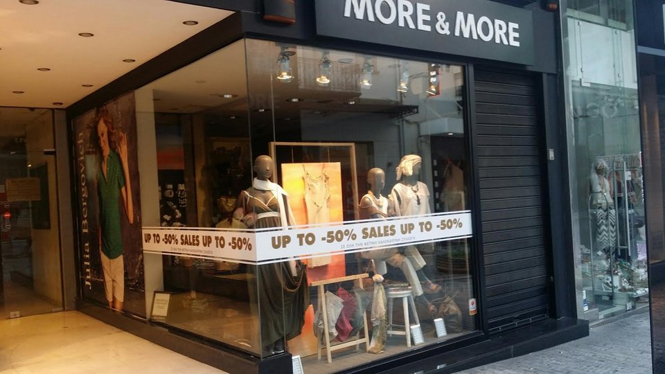 Ξεκινούν σήμερα οι θερινές εκπτώσεις -Εν μέσω κρίσης και τραπεζικής αργίας [εικόνες] | iefimerida.gr 0