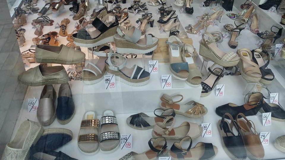 Ξεκινούν σήμερα οι θερινές εκπτώσεις -Εν μέσω κρίσης και τραπεζικής αργίας [εικόνες] | iefimerida.gr 2