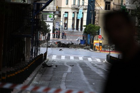 Σκηνικό Καμπούλ στο κέντρο της Αθήνας μετά την έκρηξη του παγιδευμένου αυτοκινήτου -Σοκαριστικές φωτογραφίες [εικόνες] | iefimerida.gr 9