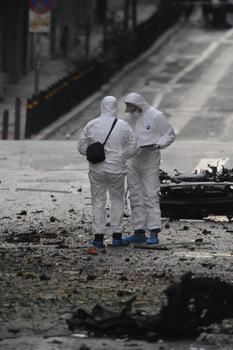 Σκηνικό Καμπούλ στο κέντρο της Αθήνας μετά την έκρηξη του παγιδευμένου αυτοκινήτου -Σοκαριστικές φωτογραφίες [εικόνες] | iefimerida.gr 12