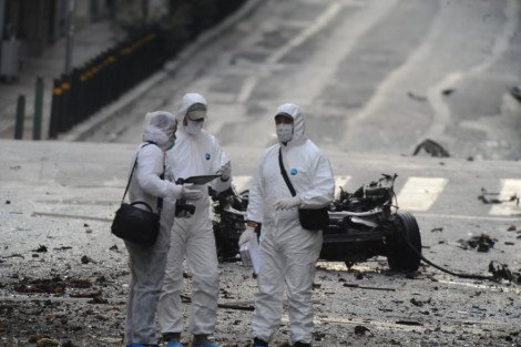 Σκηνικό Καμπούλ στο κέντρο της Αθήνας μετά την έκρηξη του παγιδευμένου αυτοκινήτου -Σοκαριστικές φωτογραφίες [εικόνες] | iefimerida.gr 13