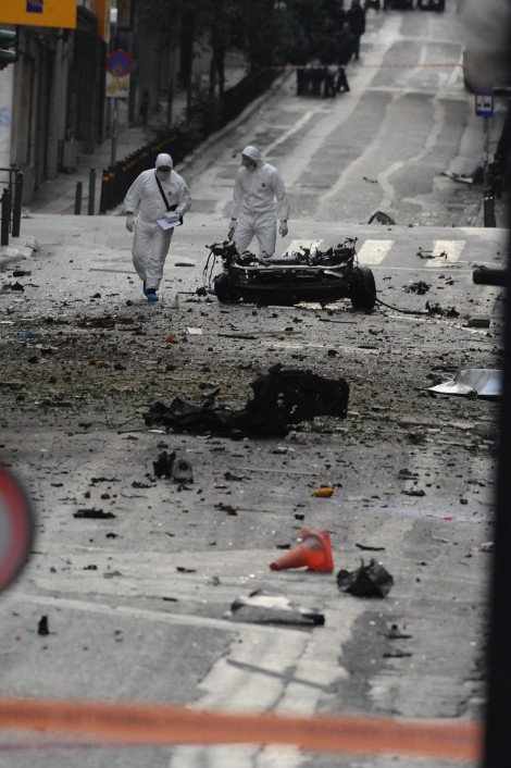 Σκηνικό Καμπούλ στο κέντρο της Αθήνας μετά την έκρηξη του παγιδευμένου αυτοκινήτου -Σοκαριστικές φωτογραφίες [εικόνες] | iefimerida.gr 1