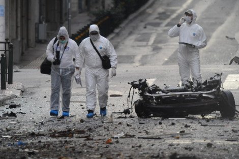 Σκηνικό Καμπούλ στο κέντρο της Αθήνας μετά την έκρηξη του παγιδευμένου αυτοκινήτου -Σοκαριστικές φωτογραφίες [εικόνες] | iefimerida.gr 2