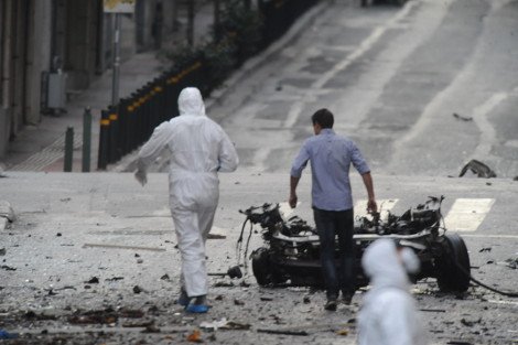 Σκηνικό Καμπούλ στο κέντρο της Αθήνας μετά την έκρηξη του παγιδευμένου αυτοκινήτου -Σοκαριστικές φωτογραφίες [εικόνες] | iefimerida.gr 5