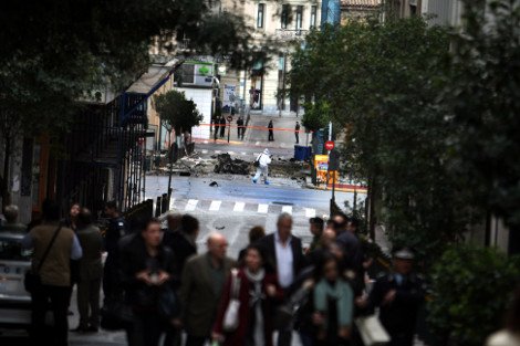 Σκηνικό Καμπούλ στο κέντρο της Αθήνας μετά την έκρηξη του παγιδευμένου αυτοκινήτου -Σοκαριστικές φωτογραφίες [εικόνες] | iefimerida.gr 8