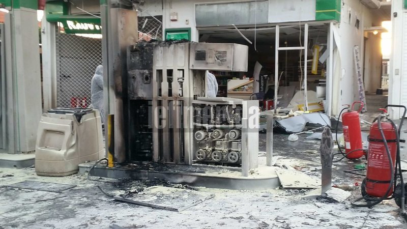 Βίντεο: Η στιγμή που μπαίνει βόμβα σε βενζινάδικο στην Ανάβυσσο | iefimerida.gr 0