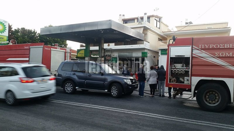 Βίντεο: Η στιγμή που μπαίνει βόμβα σε βενζινάδικο στην Ανάβυσσο | iefimerida.gr 1