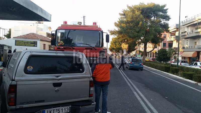 Βίντεο: Η στιγμή που μπαίνει βόμβα σε βενζινάδικο στην Ανάβυσσο | iefimerida.gr 4