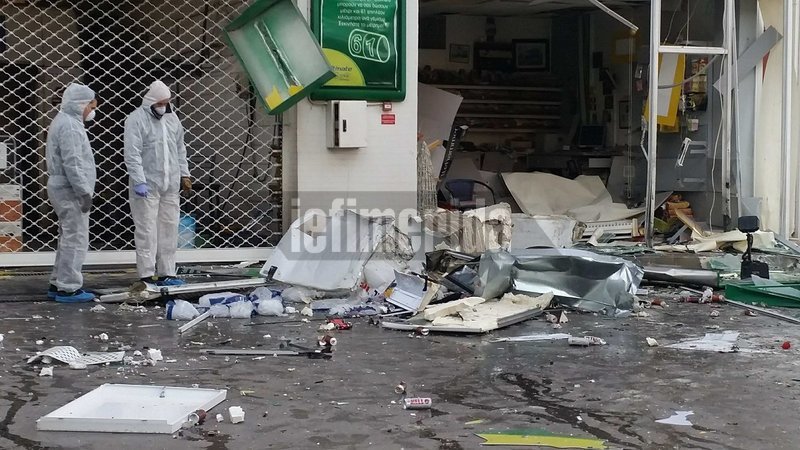 Βίντεο: Η στιγμή που μπαίνει βόμβα σε βενζινάδικο στην Ανάβυσσο | iefimerida.gr 5