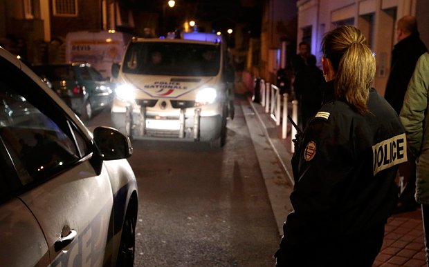 Ενδείξεις ότι ο φυγάς μακελάρης δείλιασε την τελευταία στιγμή -Θεωρίες μετά την εύρεση ζώνης εκρηκτικών | iefimerida.gr 0