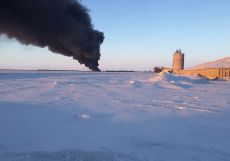 Απίστευτες εικόνες πύρινης κόλασης -Καρέ καρέ οι εκρήξεις όταν τρένο με μαζούτ συγκρούστηκε με άλλη αμαξοστοιχία [εικόνες & βίντεο] | iefimerida.gr 0