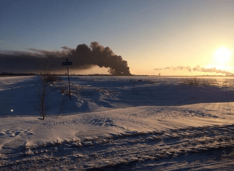 Απίστευτες εικόνες πύρινης κόλασης -Καρέ καρέ οι εκρήξεις όταν τρένο με μαζούτ συγκρούστηκε με άλλη αμαξοστοιχία [εικόνες & βίντεο] | iefimerida.gr 1