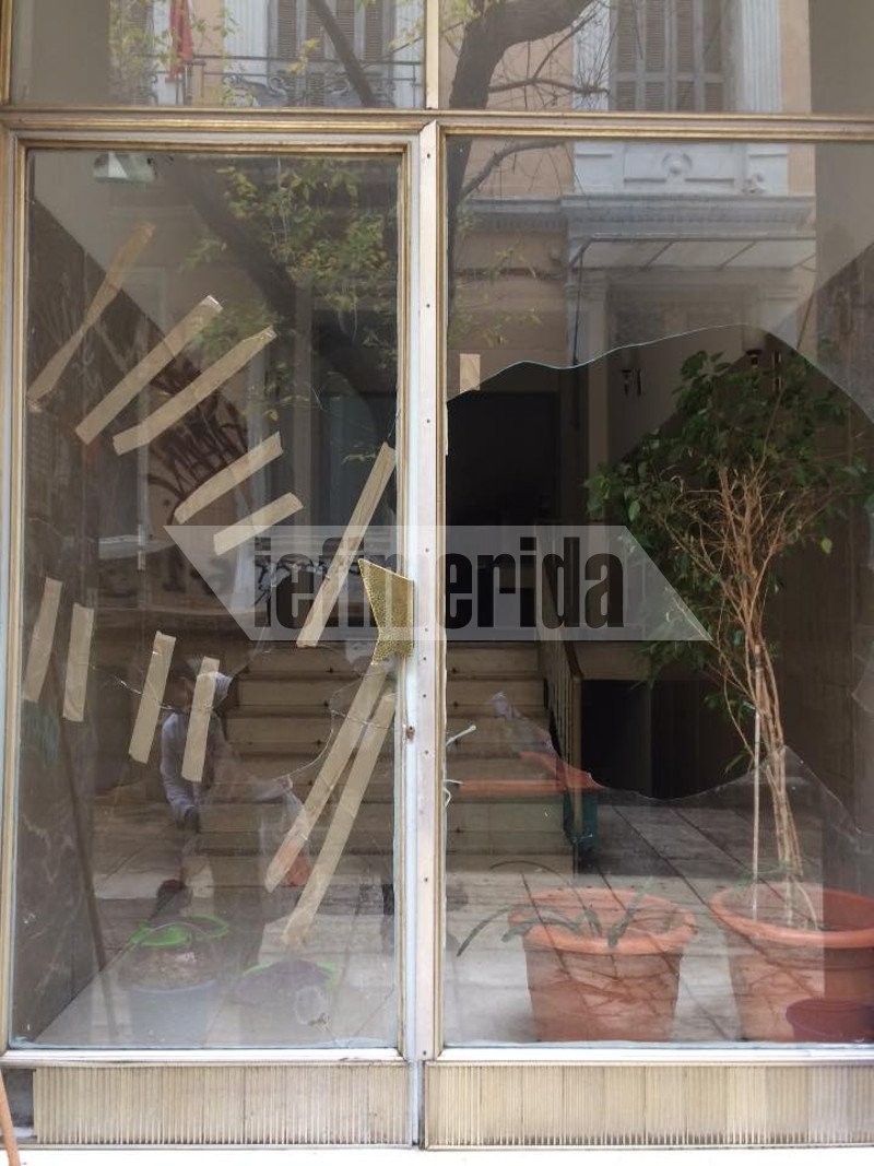 Το iefimerida στο άβατο των Εξαρχείων -Κραυγή αγωνίας από τους κατοίκους: Κουκουλοφόροι καταλαμβάνουν τις πολυκατοικίες | iefimerida.gr 6