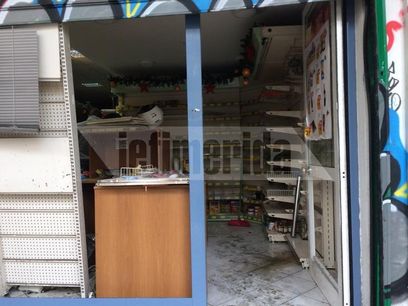 Το iefimerida στο άβατο των Εξαρχείων -Κραυγή αγωνίας από τους κατοίκους: Κουκουλοφόροι καταλαμβάνουν τις πολυκατοικίες | iefimerida.gr 8