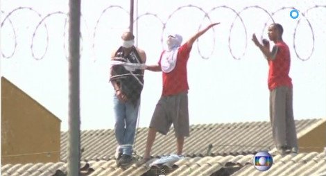 Κρατούμενοι κατέλαβαν τις φυλακές και βασάνισαν σωφρονιστικούς υπαλλήλους [βίντεο] | iefimerida.gr 0