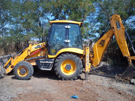 Ληστές – πειρατές μπούκαραν σε μοναστήρι στη Βοιωτία και έψαχναν για θησαυρό με εκσκαφέα [εικόνες] | iefimerida.gr 0